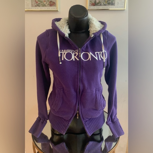 U of T Sweatshirt - Picture 2 of 6